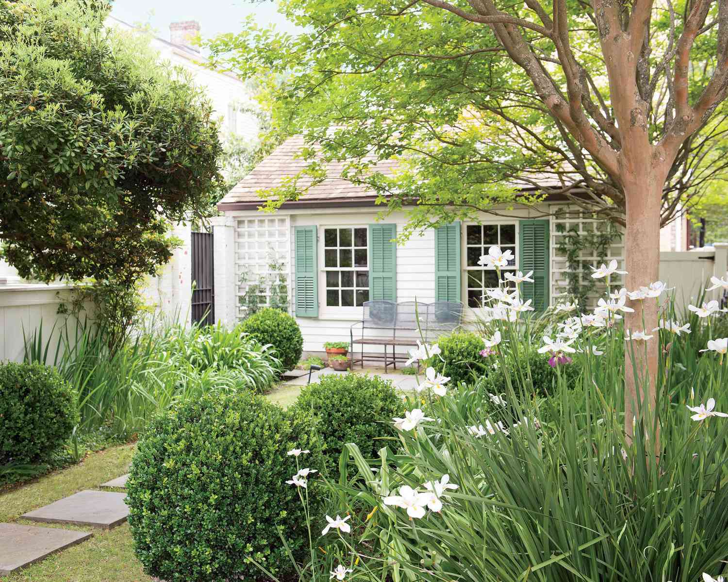 Decadgarden Yard